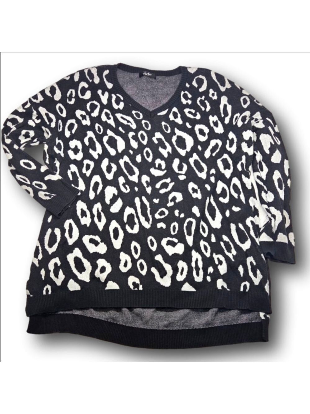 Women's Yomoko V-Neck Sweater Plus Size XXL Black White Leopard Print